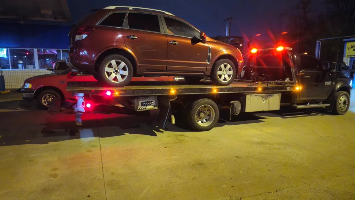 Hook Em' Up Towing roadside call with an SUV at night in Nashville
